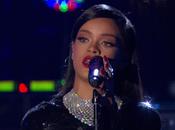 Rihanna Performs Meledy Concert Valors