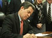 Kansas Gov. Signs Bill Abolishing Concealed Permit Requirement