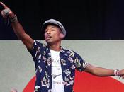 Pharrell Williams Performs Freedom Durning Glatonsbury