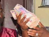 #KogiDecides: INEC Collation Officer Presents N50,000 Bribe Offered Politicians (Photo)