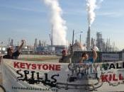 Sands Blockaders Lock Themselves Trucks Outside Valero’s Houston Refinery