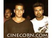 Team Yevadu With Salman Khan Photo