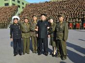 Jong Attends Concert Photo-Op with Meeting Participants