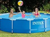 Make Splash Hosting Backyard Pool Party!
