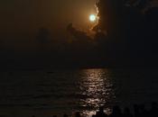 கதிரவன் எழுந்தான் பரம்பொருள் நாமம் பாடி பறந்தன புள்ளினம்.