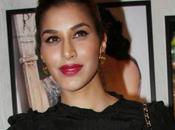 Different Lips-Different Colors-Red Lipsticks Bollywood Actresses Flaunt Bold Colours Screen Awards 2014