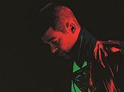 Robin Thicke Performs “Blurred Lines” “Lock Door”